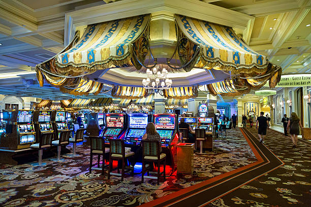 Table layout: inside and outside betting zones Roulette table layout with betting positions
